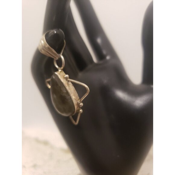 Dark Labradorite Vintage Teardrop Pendant Hand Crafted Un Marked Silver - Picture 10 of 10